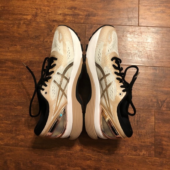 asics gel nimbus size 10